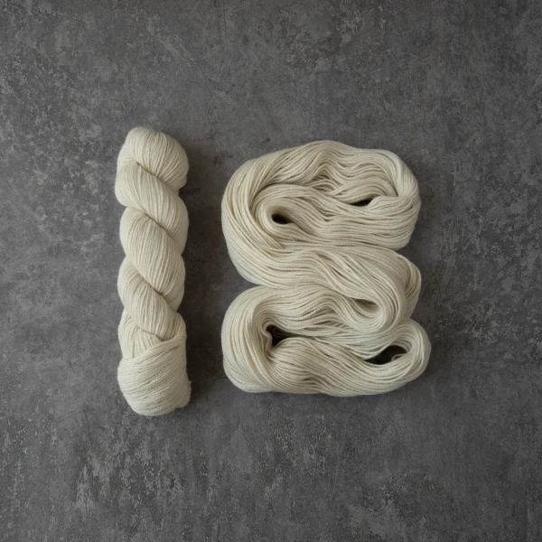 Latte - Baby alpaca fibre - Knomad yarn store