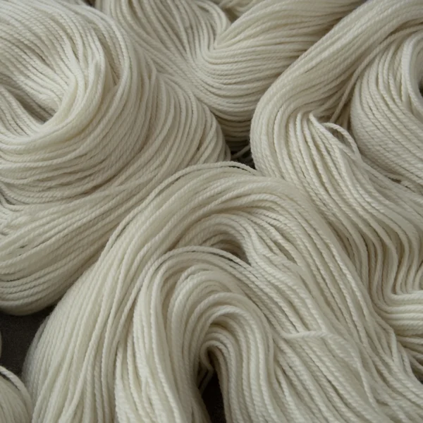 Daisy Minis fine superwash merino wool