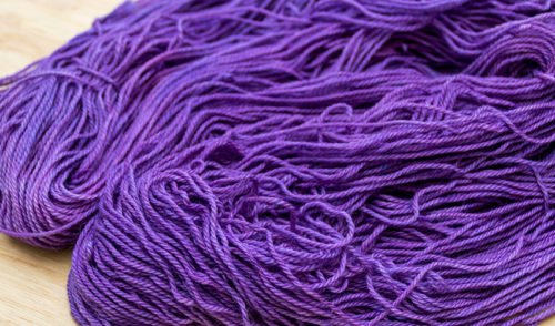 Dyeing the Perfect Purple - Knomad Yarn