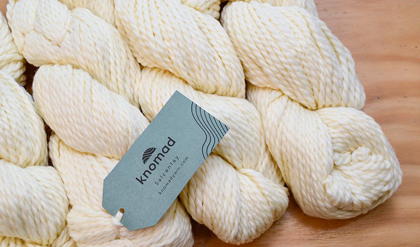Clothes to knit with undyed yarn - Knomad Yarn